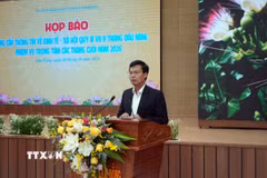 Phó Chủ tịch UBND tỉnh Lâm Đồng Đinh Văn Tuấn chủ trì cuộc họp báo cung cấp thông tin 9 tháng đầu năm cho báo chí. (Ảnh: Chu Quốc Hùng/TTXVN)
