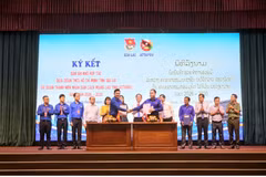 Ký kết biên bản ghi nhớ giữa Tỉnh đoàn Gia Lai với các tỉnh Nam Lào. (Ảnh: Báo Gia Lai)