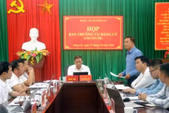 Xã Lũng Cú họp bàn giải pháp bảo vệ bản sắc, siết chặt quản lý xây dựng tại Lô Lô Chải. (Ảnh: Đức Thọ/TTXVN)