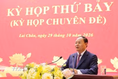 Bí thư Tỉnh ủy, Chủ tịch Hội đồng Nhân dân tỉnh Lai Châu Lê Minh Ngân phát biểu khai mạc kỳ họp.( Ảnh: Quý Trung/TTXVN)