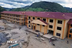 Sau gần một năm thi công, đến nay công trình Trường phổ thông nội trú liên cấp Tiểu học và Trung học cơ sở xã Lóng Phiêng đã đạt trên 97% khối lượng; dự kiến Lễ khánh thành sẽ được tổ chức vào ngày 22/8/2026 tới đây. (Ảnh: Quang Quyết/TTXVN)