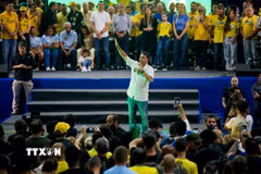 Nghị sỹ Flavio Bolsonaro trong cuộc vận động tranh cử tại thành phố Rio de Janeiro, Brazil, ngày 22/8/2026. (Ảnh: THX/TTXVN phát)