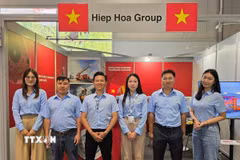 Đại diện doanh nghiệp Việt Nam tham gia triển lãm INTERSCHUTZ 2026. (Ảnh: Vũ Hiệp/TTXVN)