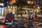 Thành phố Hồ Chí Minh xác định 50 vị trí ngập nặng, riêng cơn mưa lớn chiều và tối 30/9 gây ngập nặng 12 tuyến đường. (Ảnh: Hồng Đạt/TTXVN)