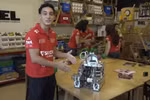 Nhóm thanh niên Brazil dùng dây rút và polycarbonate chế tạo robot vô địch thế giới