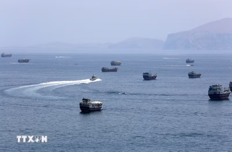 Xung đột tại Trung Đông: Thêm 2 tàu bị tấn công ở eo biển Hormuz