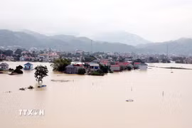 Tại Lạng Sơn, nước lũ về nhanh khiến cho địa bàn xã Thất Khê với hơn 1.200 nhà dân và xã Tràng Định có gần 800 nhà dân bị ngập. (Ảnh: Văn Đạt/TTXVN)