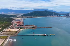 Lợi thế cảng nước sâu giúp Khu kinh tế Vũng Áng thu hút nhiều dự án công nghiệp và logistics quy mô lớn. (Ảnh: Hữu Quyết/TTXVN)
