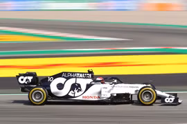(Tư liệu) Xe đua luyện tập trước Giải đua xe công thức 1 (F1) Grand Prix tại Montmelo, Tây Ban Nha, ngày 14/8/2020. (Ảnh: AFP/ TTXVN)