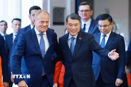 Thủ tướng Lê Minh Hưng và Thủ tướng Cộng hòa Ba Lan Donald Tusk đến dự Hội nghị doanh nghiệp Việt Nam-Ba Lan. (Ảnh: Dương Giang/TTXVN)