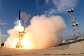 (Tư liệu) Một vụ thử tên lửa Arrow tại căn cứ không quân Palmahim của Israel. (Ảnh: AFP/TTXVN)