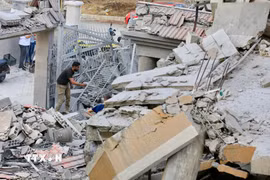 Ngôi nhà bị phá hủy sau cuộc không kích của Israel xuống Tayr Debba, miền Nam Liban ngày 7/11/2025. (Ảnh: THX/TTXVN)