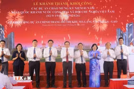 Ủy viên Bộ Chính trị, Bí thư Thành ủy Trần Lưu Quang và các lãnh đạo TP Hồ Chí Minh dự lễ khởi công các công trình chào mừng 81 năm Quốc khánh. (Ảnh: Liên Sơn/TTXVN)