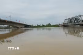 Mực nước sông Thương dâng cao, vượt báo động III, gây ngập nhiều khu vực ven sông, ngày 25/8/2026. (Ảnh: Đồng Thúy/TTXVN)