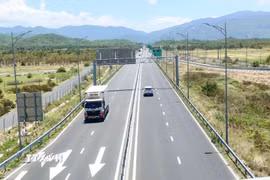 Tuyến cao tốc Vĩnh Hảo-Phan Thiết, đoạn qua khu vực phía Đông tỉnh Lâm Đồng. (Ảnh: Nguyễn Huy Thành/TTXVN)