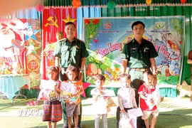Chương trình “Trung Thu biên cương-Đêm hội trăng rằm” năm 2025 của Bộ đội biên phòng thành phố Đà Nẵng tại xã biên giới La Êê. (Ảnh: Đoàn Hữu Trung/TTXVN)