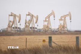 Tháp khoan dầu tại Texas, Mỹ. (Ảnh: THX/TTXVN phát)