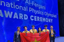 4 học sinh Việt Nam đoạt huy chương Olympic Vật lý Quốc tế Al-Fergani. (Ảnh: Đoàn trường Trung học phổ thông Chuyên Quốc Học Huế)