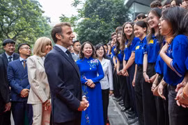 Trong khuôn khổ chuyến thăm cấp Nhà nước tới Việt Nam, Tổng thống Cộng hòa Pháp Emmanuel Macron và Phu nhân đã đến thăm và giao lưu với sinh viên, trí thức trẻ USTH, ngày 27/5/2025, t. (Ảnh: USTH/TTXVN phát)