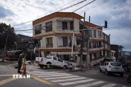 Ngôi nhà bị hư hại sau trận động đất ở Pereira, Colombia. (Ảnh: THX/TTXVN phát)