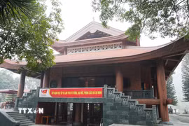 Một góc Nhà tưởng niệm Chủ tịch Hồ Chí Minh trên đèo De, xã Phú Đình. (Ảnh: Hoàng Nguyên/TTXVN)