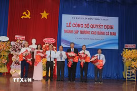 Ông Nguyễn Minh Luân, Phó Chủ tịch Ủy ban nhân dân tỉnh Cà Mau phát biểu tại lễ công bố quyết định thành lập Trường cao đẳng Cà Mau. (Ảnh: Tuấn Kiệt/TTXVN)
