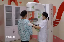 Ngành y tế tỉnh Ninh Bình nỗ lực bảo đảm chất lượng dịch vụ y tế, an toàn người bệnh và giữ vững trật tự, kỷ cương trong lĩnh vực khám, chữa bệnh. (Ảnh: Hải Yến/TTXVN)