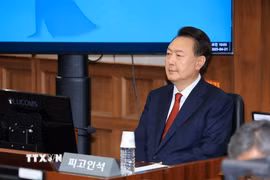 Cựu Tổng thống Hàn Quốc Yoon Suk Yeol tại phiên tòa ở Seoul ngày 21/4/2025. (Ảnh: Yonhap/TTXVN)