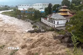 Nước sông dâng cao, chảy xiết sau mưa lớn tại Kathmandu, Nepal ngày 25/9/2026. (Ảnh: ANI/TTXVN phát)