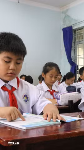 Học sinh tại một lớp học. (Ảnh: Nguyên Dung/TTXVN)