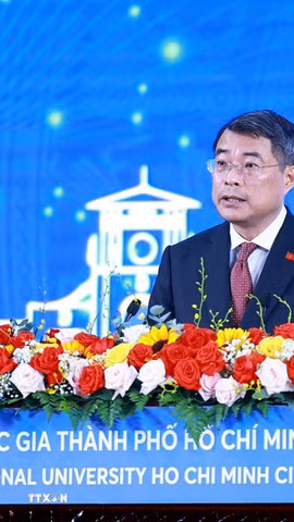 Thủ tướng Lê Minh Hưng phát biểu tại Lễ khai khóa Đại học Quốc gia Thành phố Hồ Chí Minh năm 2026. (Ảnh: Dương Giang/TTXVN)