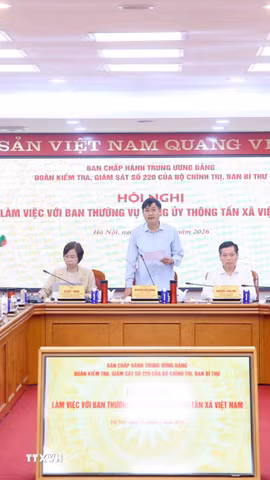 Đoàn Kiểm tra, giám sát số 220 của Bộ Chính trị, Ban Bí thư làm việc với Ban Thường vụ Đảng ủy Thông tấn xã Việt Nam. (Ảnh: Phạm Kiên/TTXVN)