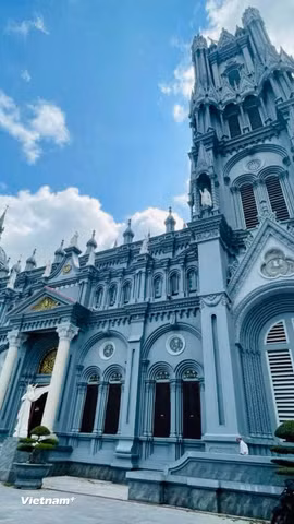Điểm nổi bật nhất của Nhà thờ Bác Trạch là phong cách kiến trúc Gothic châu Âu. (Ảnh: Khánh Vân/Vietnam+)