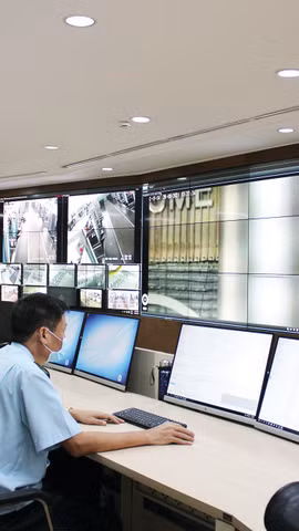 Thí điểm xác thực khai hải quan qua VNeID cho hàng hóa nhỏ. (Ảnh: HQ/Vietnam+)
