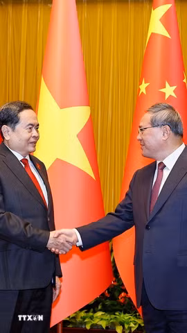 Chủ tịch Quốc hội Trần Thanh Mẫn hội kiến Thủ tướng Trung Quốc Lý Cường. (Ảnh: Doãn Tấn/TTXVN)
