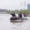 Nhà lãnh đạo Triều Tiên Kim Jong Un thị sát vùng ngập lụt tại tỉnh Bắc Phyogan ngày 31/7/2024. (Ảnh: KCNA/TTXVN)