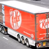 Một xe tải chở kẹo Kitkat. (Nguồn: Alamy)