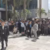 Người dân sơ tán khỏi các toà nhà cao tầng ở thủ đô Panama City, Panama sau động đất. (Ảnh: THX/TTXVN phát)