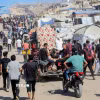 Người dân Palestine trở về nhà tại Dải Gaza, ngày 10/10. (Ảnh: THX/TTXVN)