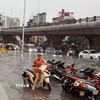 Một điểm ngập úng cục bộ trên phố Minh Khai (Hà Nội). (Ảnh minh họa: Phạm Tuấn Anh/TTXVN)