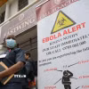 Bảng thông tin cảnh báo dịch Ebola tại bệnh viện Nairobi ở thủ đô Nairobi, Kenya. (Ảnh: THX/TTXVN phát)