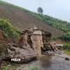 Lở đá nghiêm trọng tại Km30+550, Tỉnh lộ 144, địa phận xã Nậm Nèn. (Ảnh: TTXVN phát)