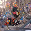 Lực lượng cứu hộ Rescue 1122 triển khai chiến dịch tìm kiếm và cứu nạn. (Nguồn: Dawn)