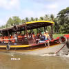 Khách tham quan, trải nghiệm du lịch sinh thái sông nước trên địa bàn tỉnh Vĩnh Long. (Ảnh: Thanh Hòa/TTXVN)