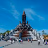 Du khách chiêm bái tượng phật Bà Tây Bổ Đà Sơn cao nhất châu Á trên đỉnh núi Bà Đen. (Ảnh: Thanh Tân/TTXVN)
