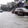 Đường Lê Duẩn, phường Thành Sen (Hà Tĩnh) bị ngập do mưa lớn. (Ảnh: Công Tường/TTXVN)