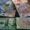 Đồng peso Argentina và đồng USD. (Nguồn: Business Insider)