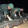 Cán bộ chiến sỹ thi công thần tốc vượt thời gian xây nhà dành cho người dân vùng lũ Mường Than, Lai Châu. (Ảnh: Quý Trung/TTXVN)