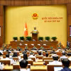 Bộ trưởng Bộ Tư pháp Hoàng Thanh Tùng, thừa ủy quyền của Thủ tướng Chính phủ trình bày Tờ trình về dự án Luật Nhà ở (sửa đổi). (Ảnh: Doãn Tấn/TTXVN)
