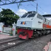 Tàu chở khách của Công ty Đường sắt Indonesia (KAI) khởi hành từ nhà ga Tugu ở Yogyakarta. (Ảnh: Đỗ Quyên/TTXVN)